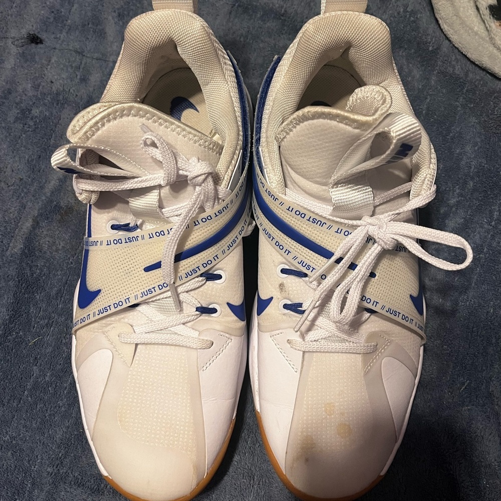 Size 12 NIKE REACT HYPERSET volleyball shoes.